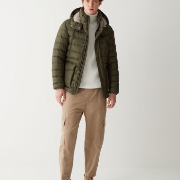 Medium length down jacket with detachable hood