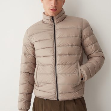 Sporty down jacket without hood