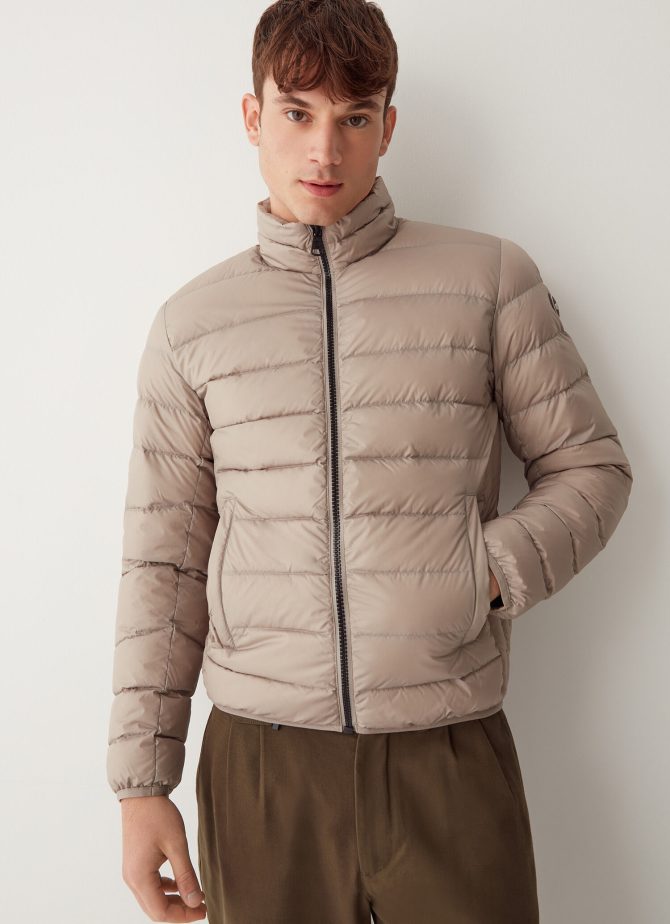 Sporty down jacket without hood
