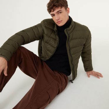 Sporty down jacket without hood