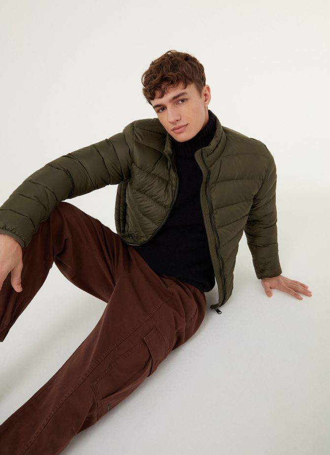 Sporty down jacket without hood