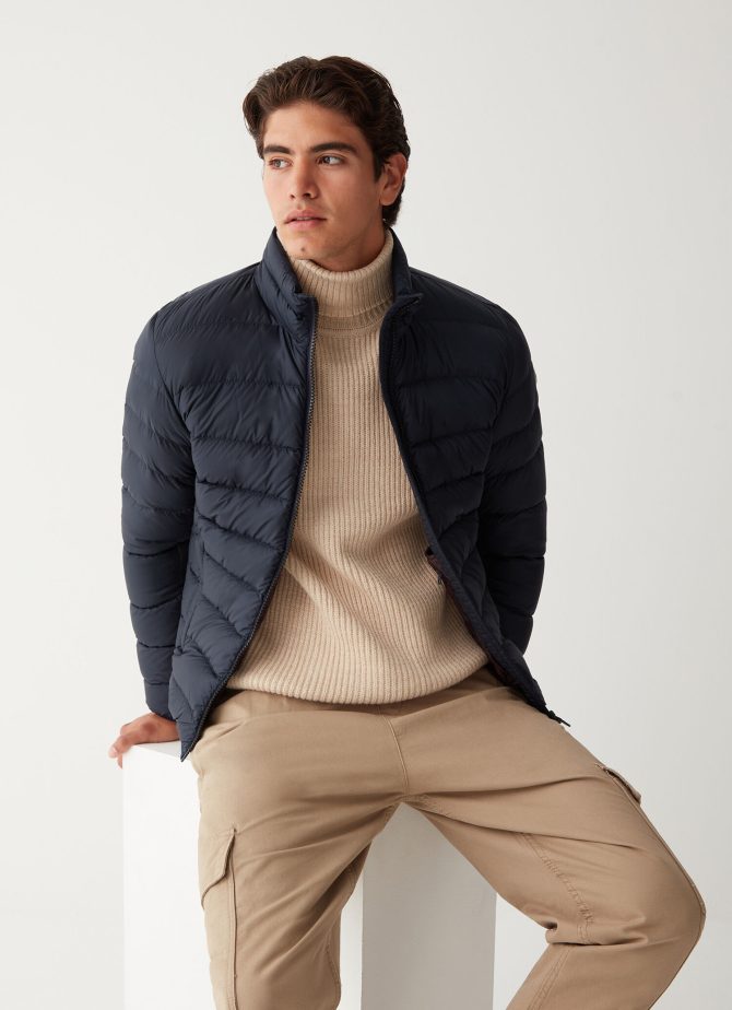 Sporty down jacket without hood