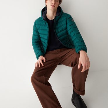 Sporty down jacket with fixed hood