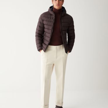 Sporty down jacket with fixed hood