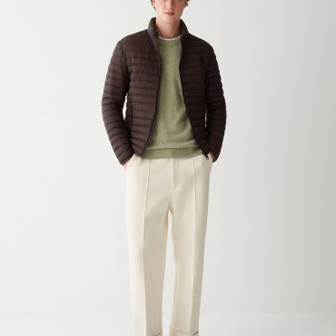 Opaque autumn down jacket with padded collar