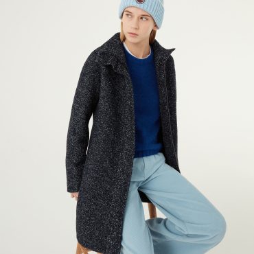 Coat with high collar in woolen cloth