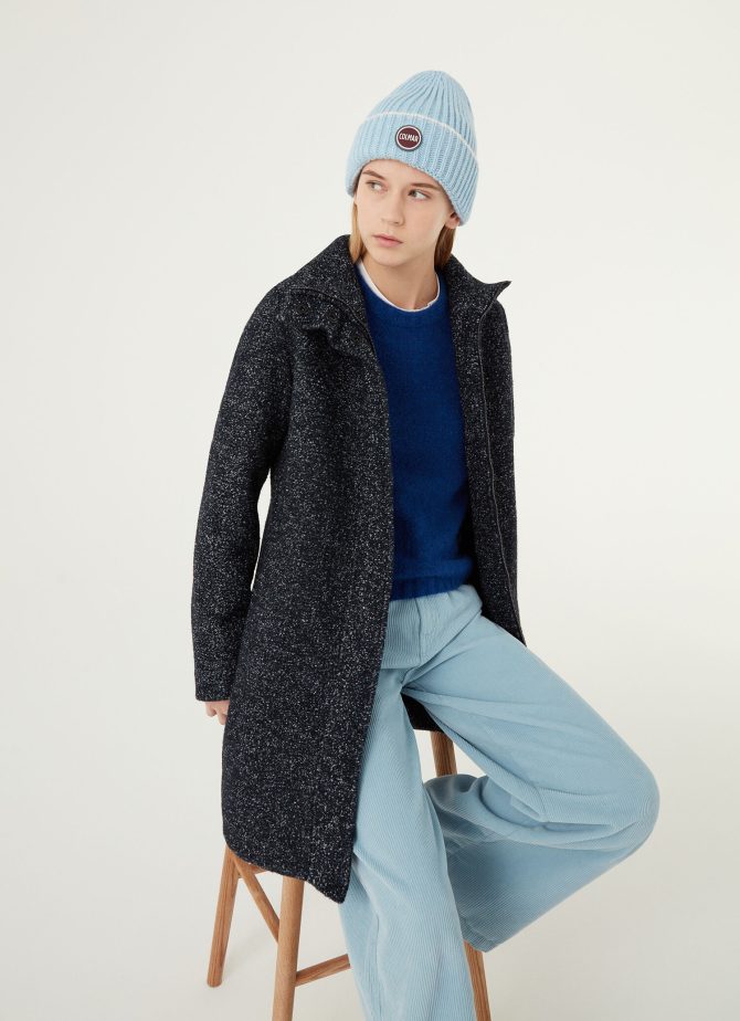 Coat with high collar in woolen cloth
