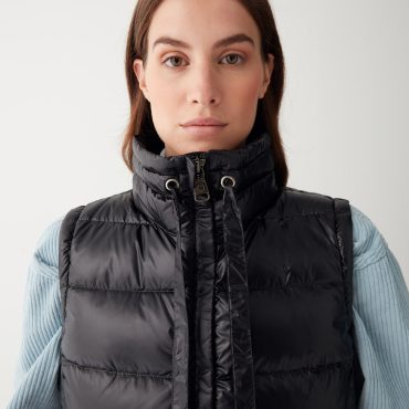 Maxi down vest with drawstring