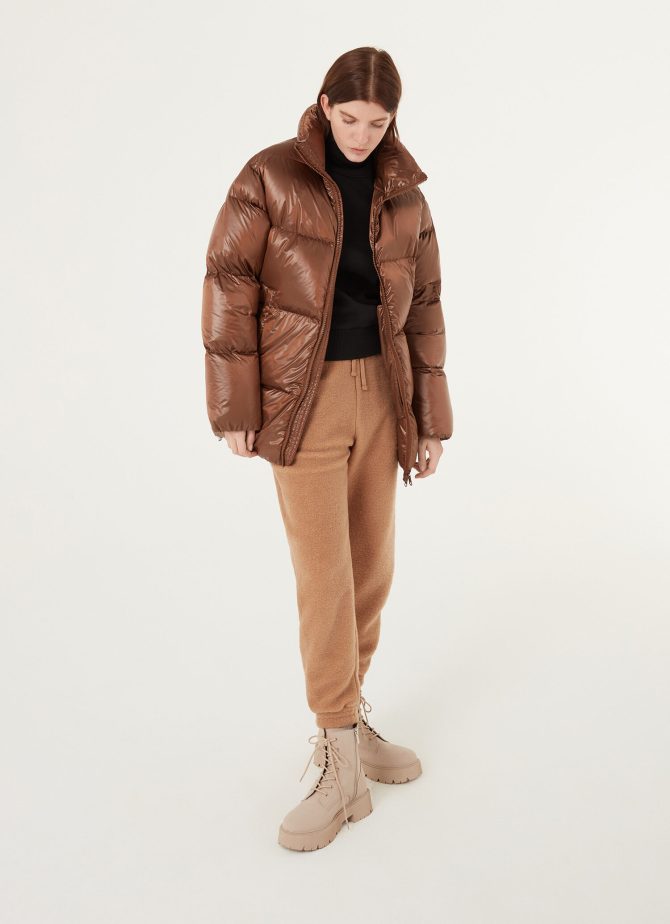 Super-padded puffy down jacket with high collar