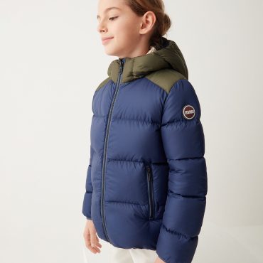 Down jacket with contrasting shoulders and hood