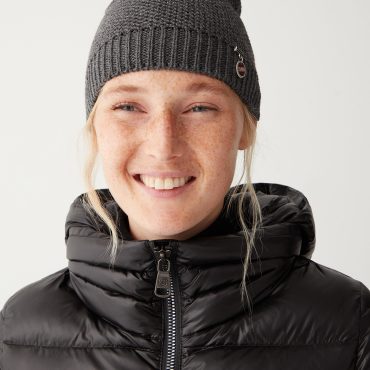 Women's wool hat with rice grain stitch