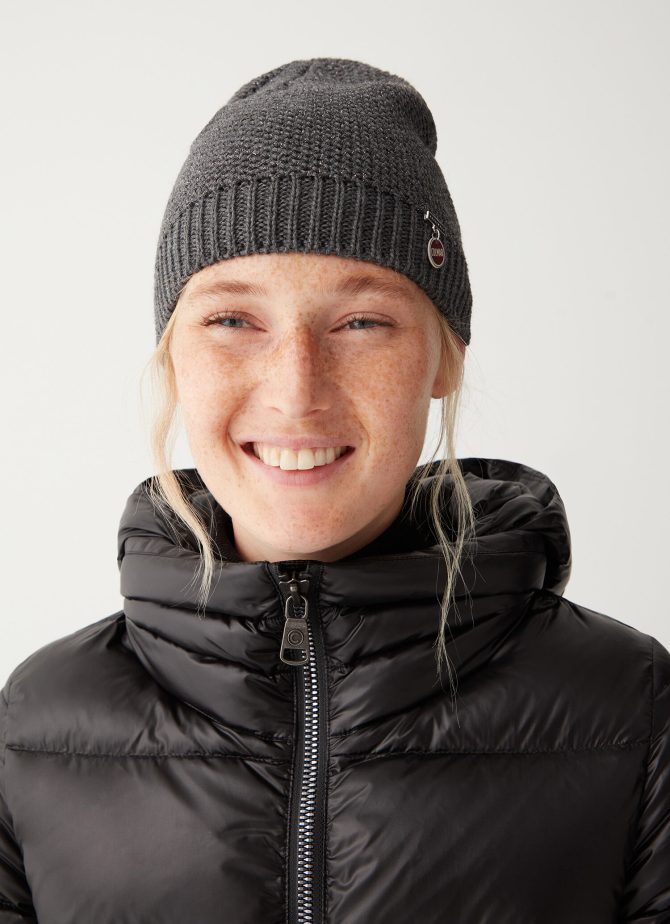 Women's wool hat with rice grain stitch
