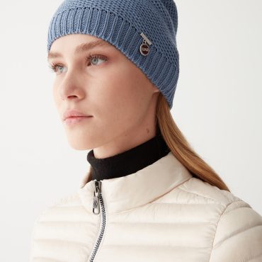 Women's wool hat with rice grain stitch