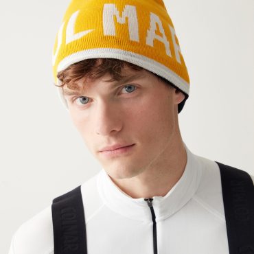 Acrylic hat with maxi logo