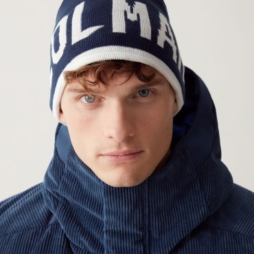 Acrylic hat with maxi logo