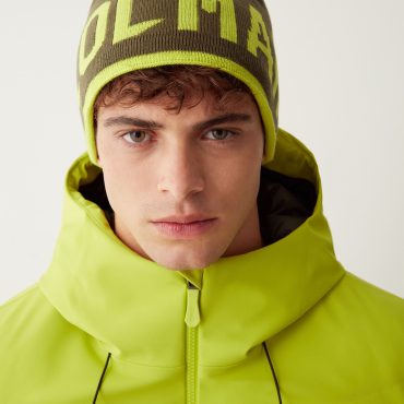 Acrylic hat with maxi logo