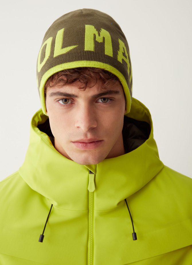 Acrylic hat with maxi logo