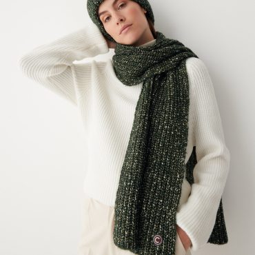 Unisex scarf with gold thread