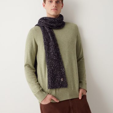 Unisex scarf with gold thread