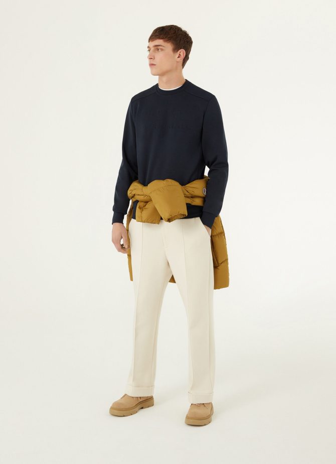 Sweatshirt with matching colour, embossed maxi logo