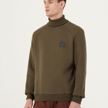 Diagonal turtleneck sweatshirt with carbon logo