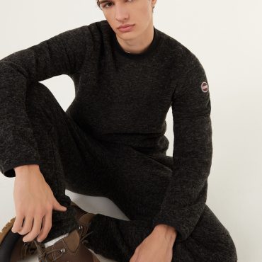 Warm crew-neck sweatshirt in wool knit