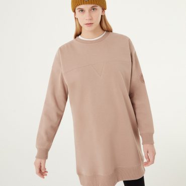 Sweatshirt dress with cut on the glitter logo yoke
