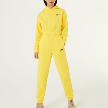 Sweatpants with 3D lettering