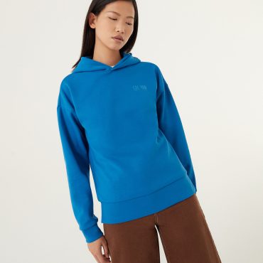 Hooded sweatshirt with shiny logo