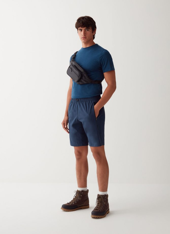 Shorts with drawstring at the waist