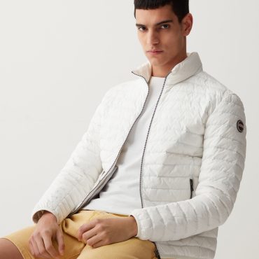 Sporty down jacket with padded collar