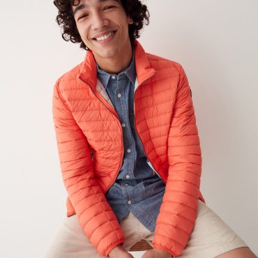 Sporty down jacket with padded collar