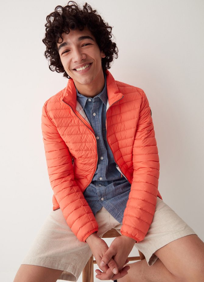 Sporty down jacket with padded collar