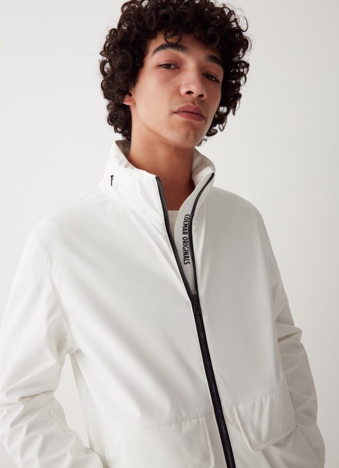 Softshell with foldaway hood
