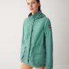 Crinkle jacket with detachable hood