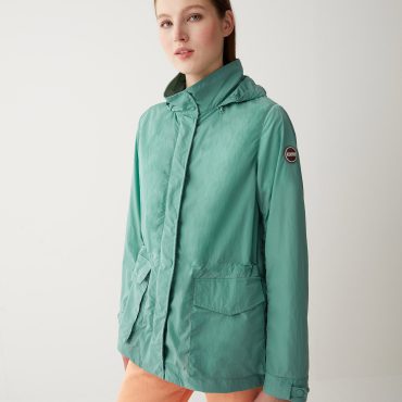 Crinkle jacket with detachable hood