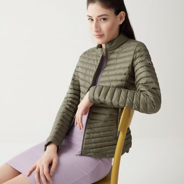 Rounded hem down jacket