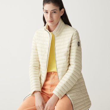 Long down jacket with drawstring at the bottom