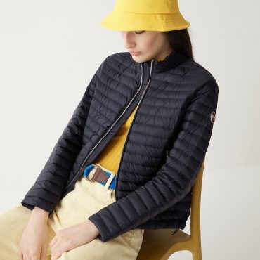 Down jacket with drawstring at the bottom