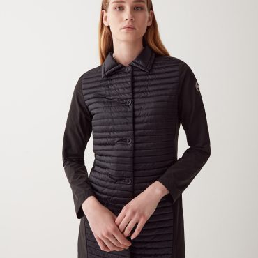 Jacket with shirt collar and 4-hole buttons