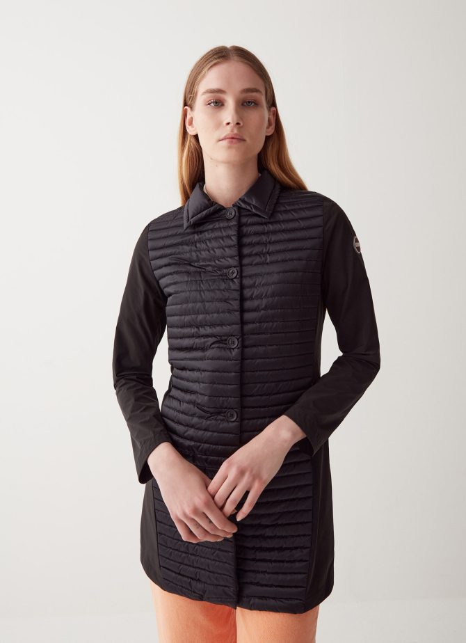 Jacket with shirt collar and 4-hole buttons