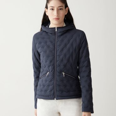 Down jacket with drawstring at the bottom