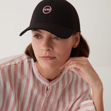 Unisex cap with embroidered logo