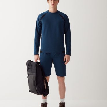 Stretch sweatshirt with mesh inserts
