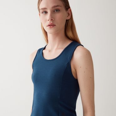 Sleeveless cropped T-shirt