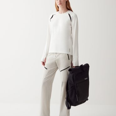 Stretch sweatshirt with mesh inserts