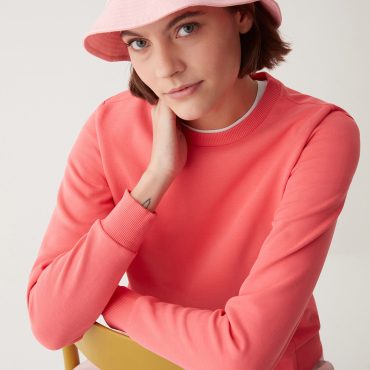 Round neck sweatshirt with 3D print