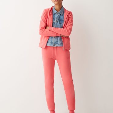 Jogger trousers with drawstring at the waist