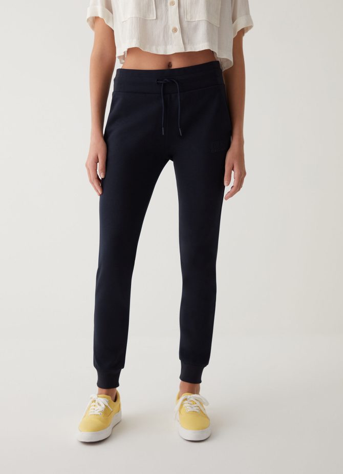 Jogger trousers with drawstring at the waist