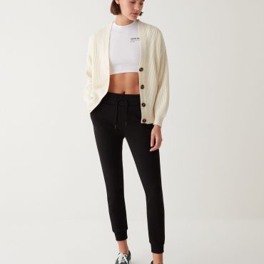 Jogger trousers with drawstring at the waist